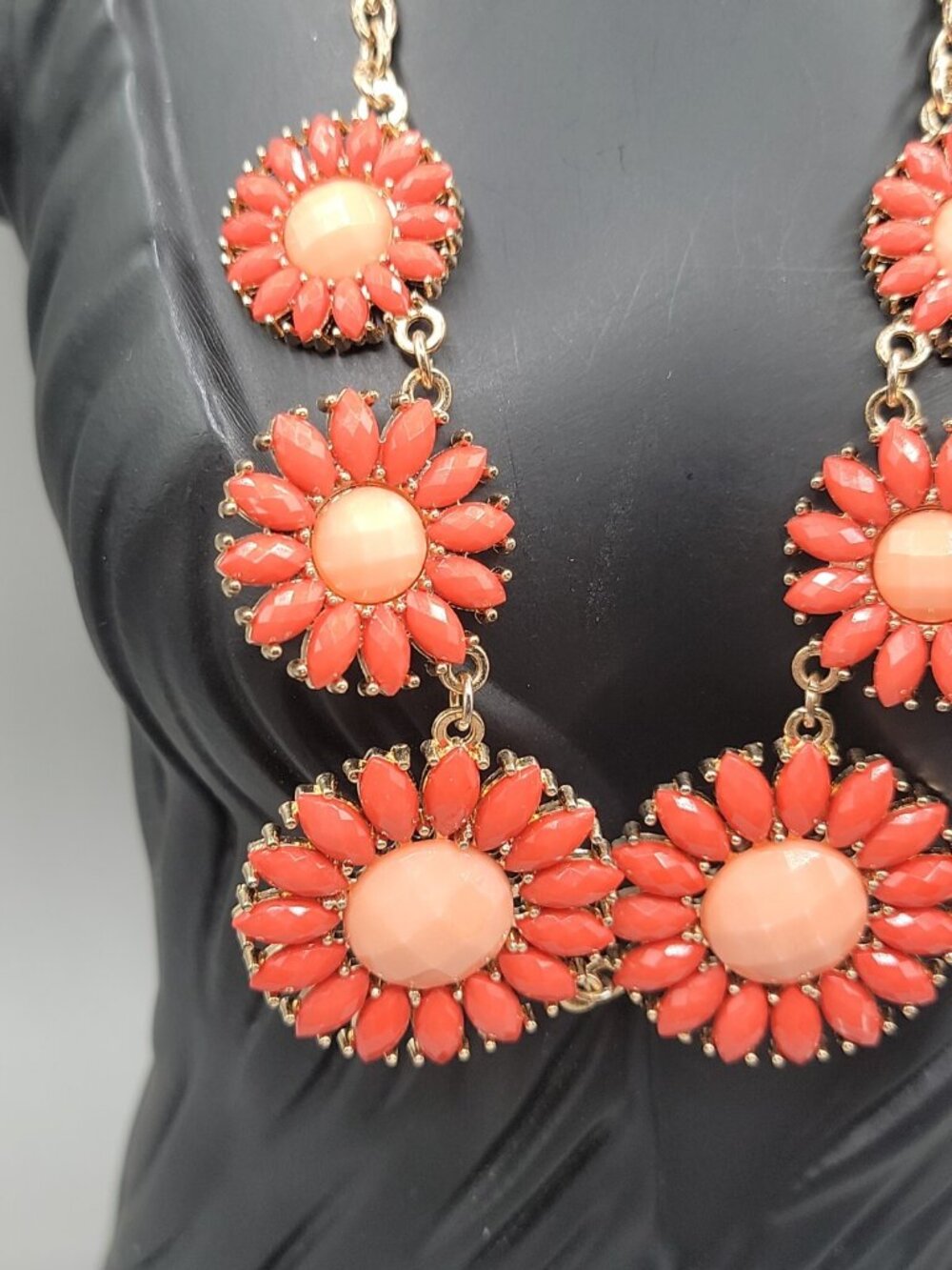 J. Crew Coral Orange Daisy Flower Bib Statement Necklace Gold Tone Lucite Resin - Picture 4 of 8